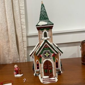 "The Mistletoe Chapel" Santa Bear Village by Dept.56